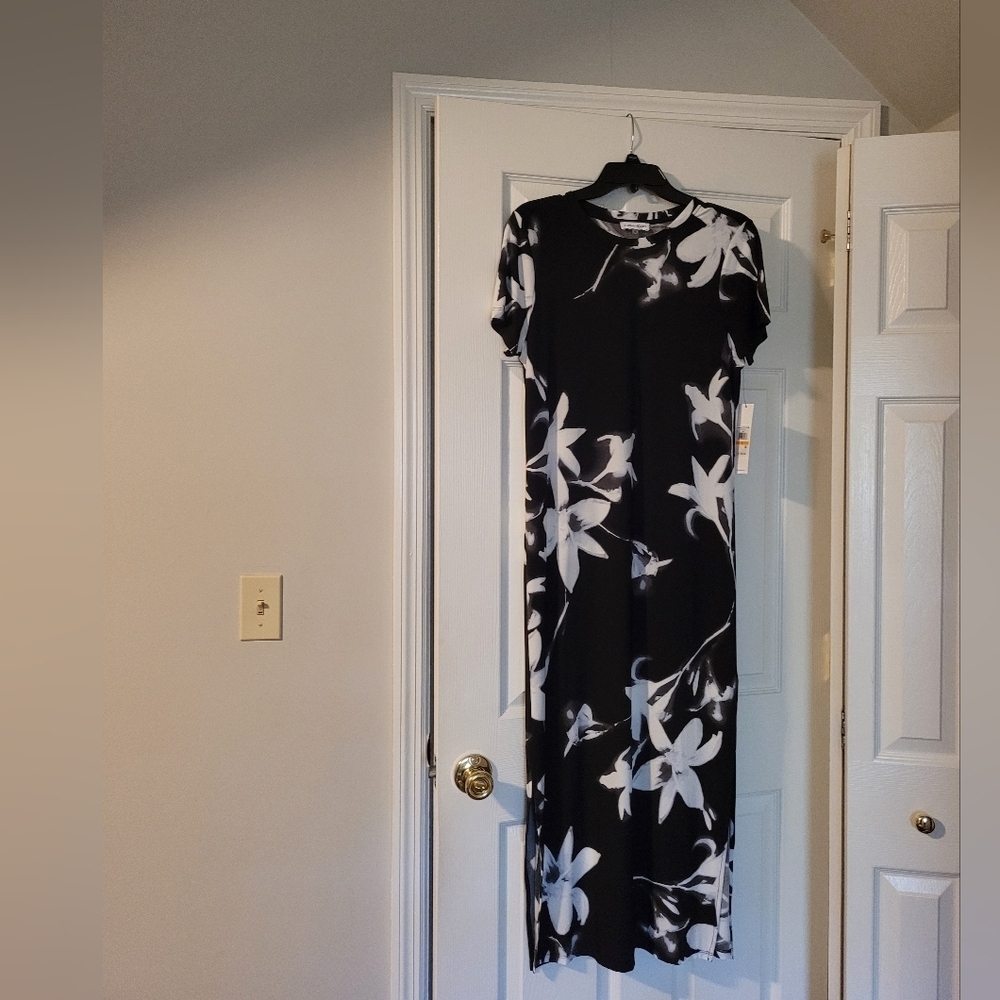 Calvin Klein Elegant Black and White Floral Dress
